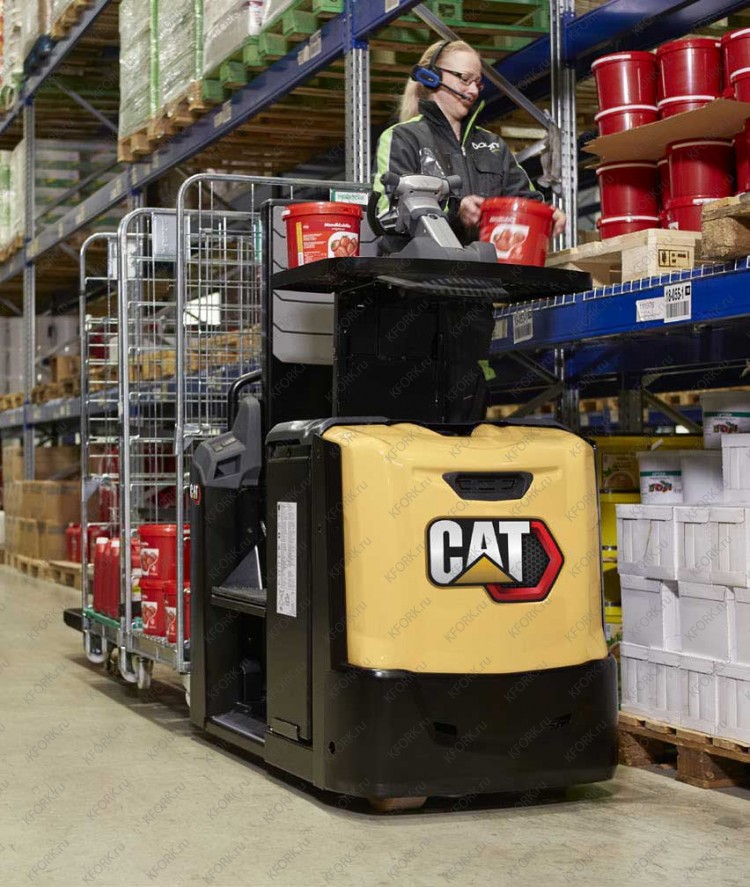 Низкоуровневый подборщик заказов CAT NO25N2P с подъемной платформой оператора