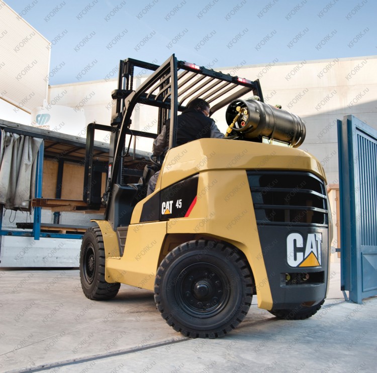 Вилочный газ-бензиновый погрузчик CAT GP45NT